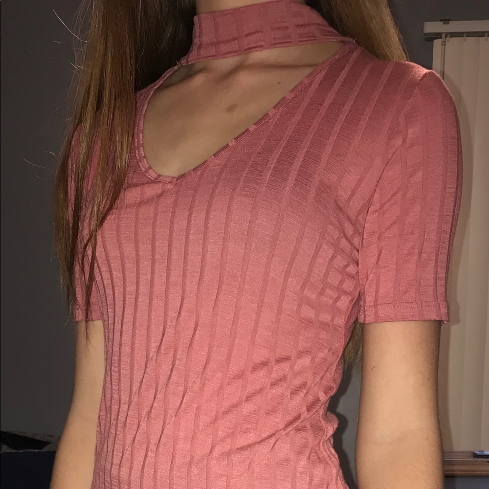 Pink v-neck choker short sleeve shirt